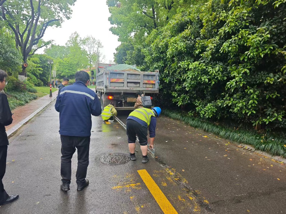 道路塌陷检测