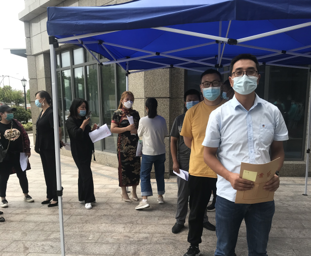 撸起袖子积极献血，用爱心传递温暖